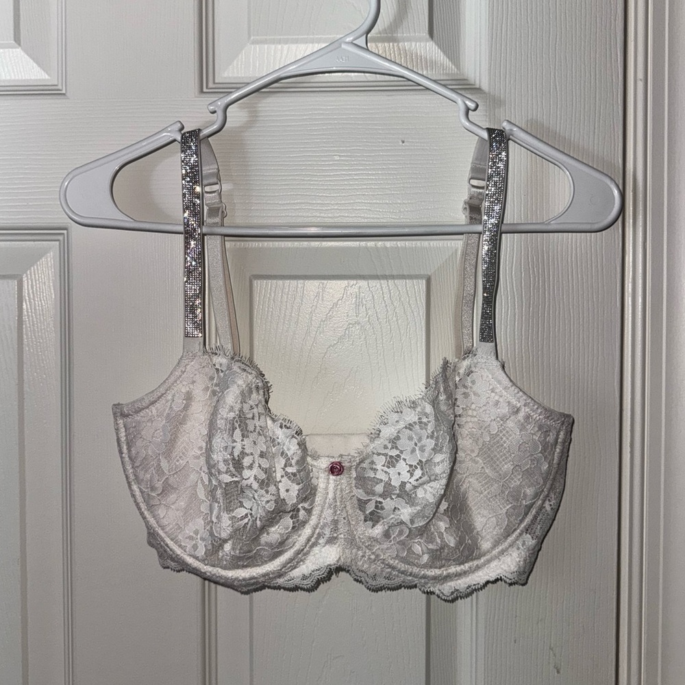 Victoria's Secret Lace Underwire Bra - White and Silver
